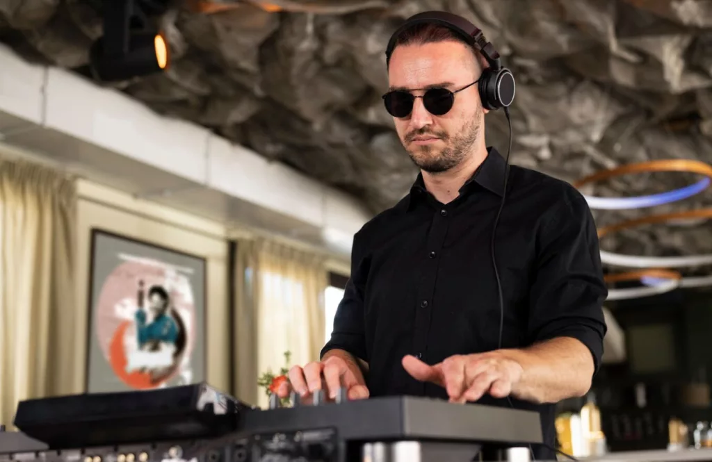 Rent dj equipment online
